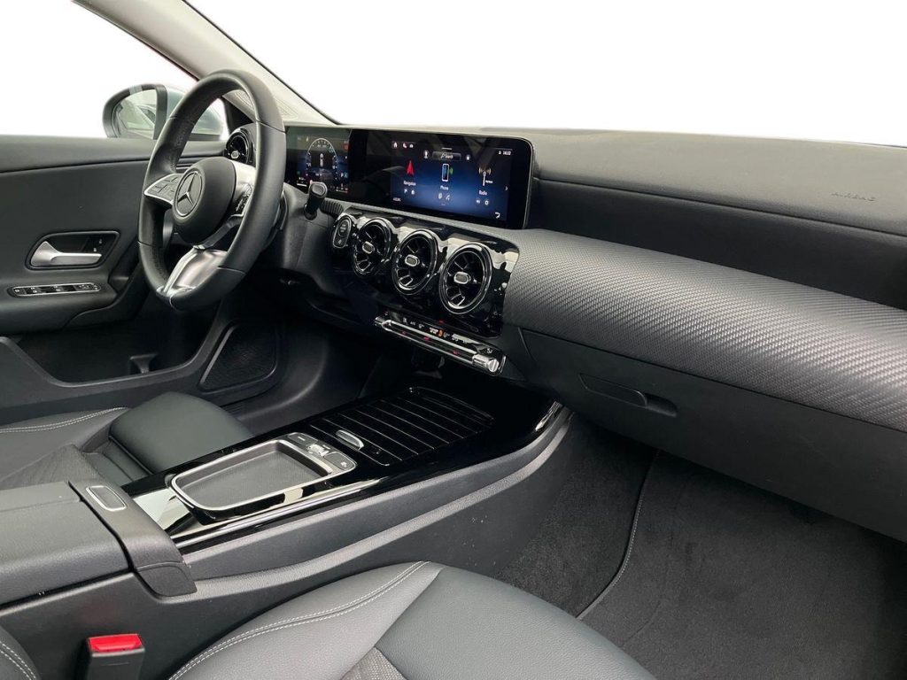 MERCEDES-BENZ A 180 d Automatic Advanced - 14