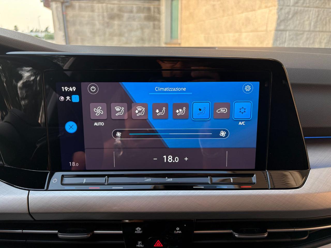 VOLKSWAGEN Golf 2.0 TDI DSG SCR Life COCKPIT-LUCI AMBIENTE - 25
