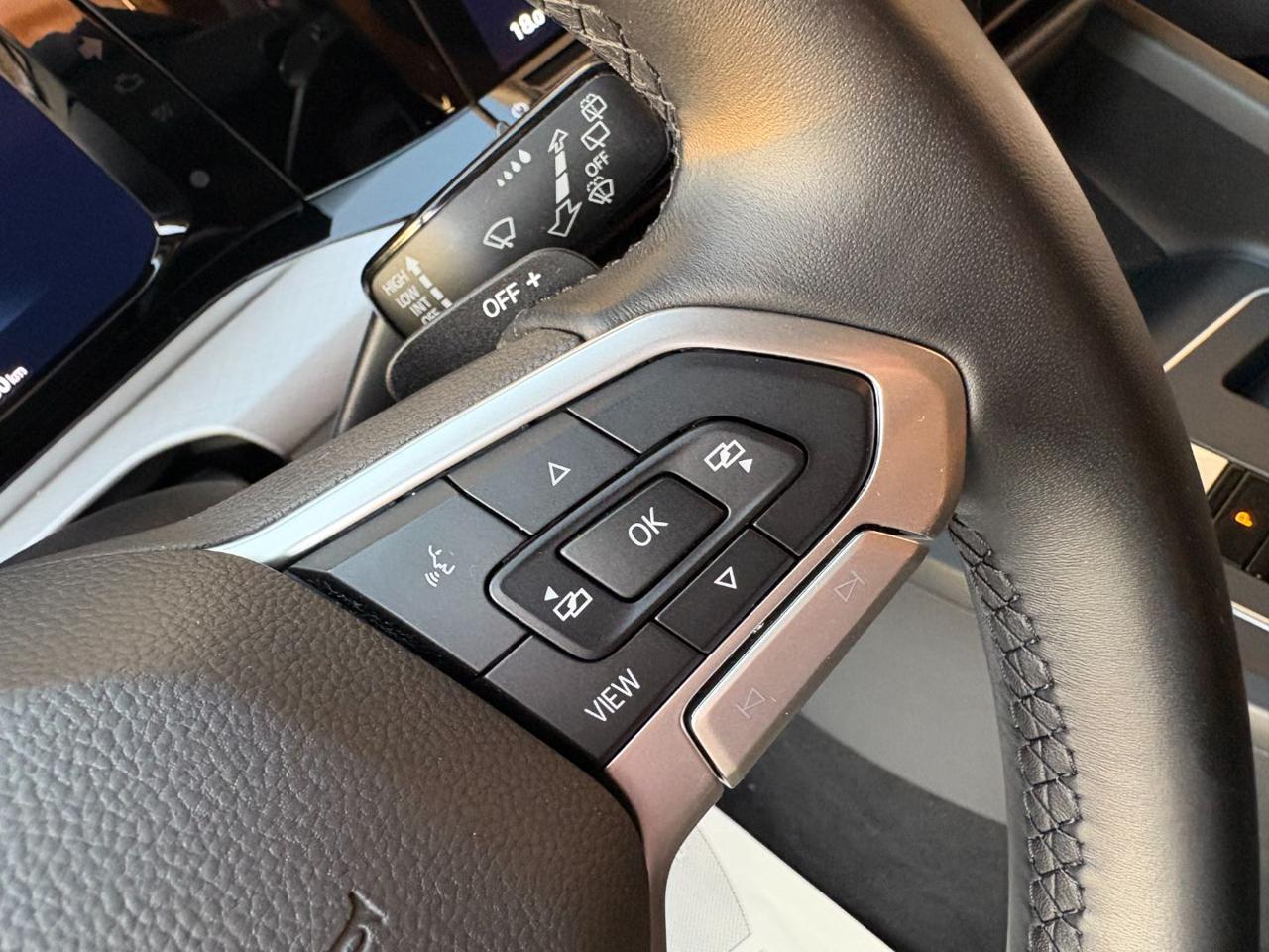 VOLKSWAGEN Golf 2.0 TDI DSG SCR Life COCKPIT-LUCI AMBIENTE - 23