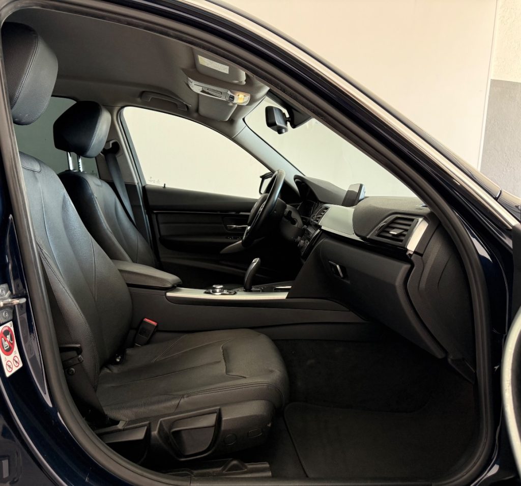 BMW 320 d xDrive Touring Luxury - 11