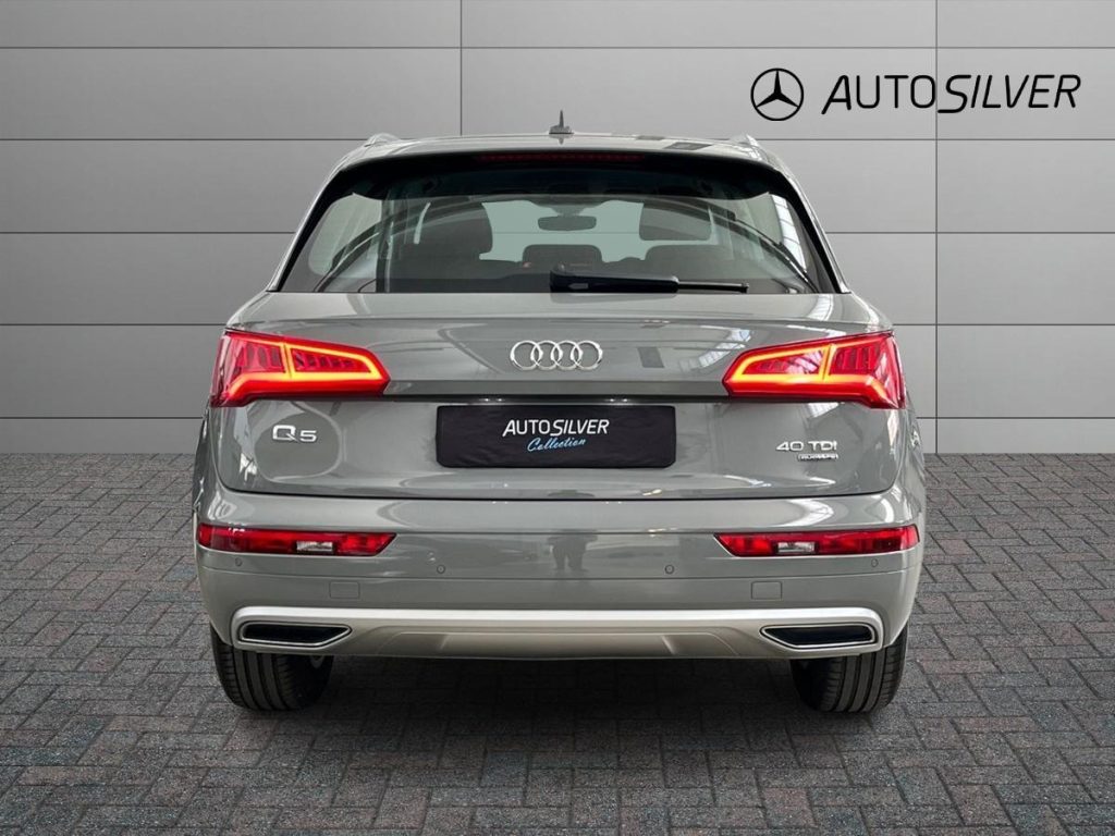 AUDI Q5 40 TDI quattro S tronic Business Sport - 4