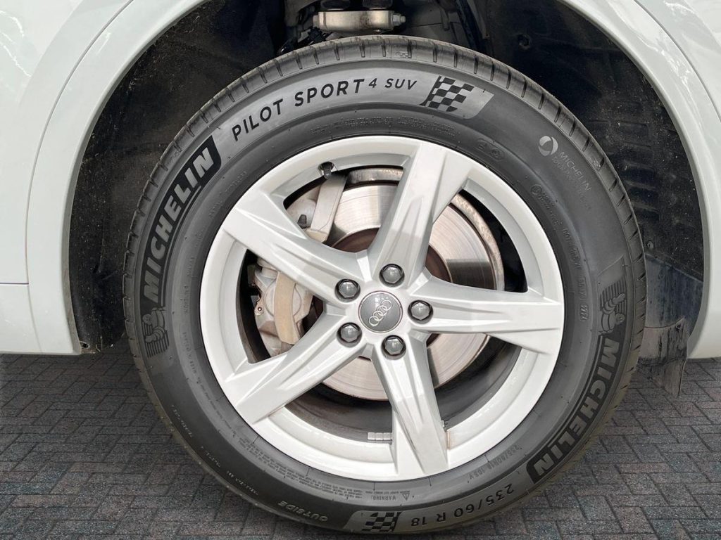 AUDI Q5 40 TDI quattro S tronic Business Sport - 7