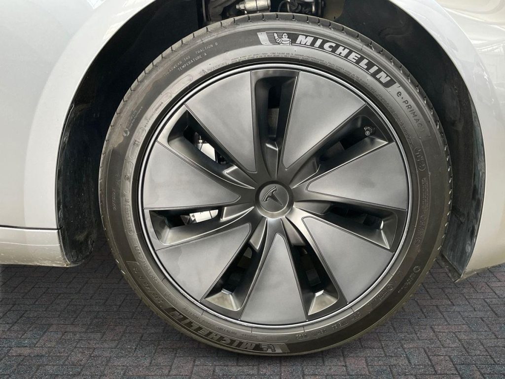 TESLA Model 3 NV35 RWD Premium - 7