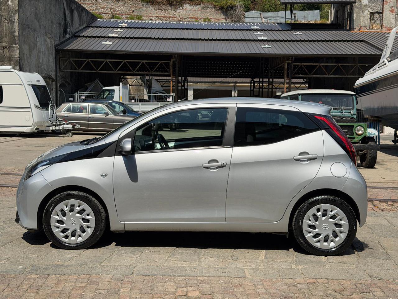 TOYOTA Aygo 1.0 VVT-i 72 CV 5 porte x-business MMT - 4