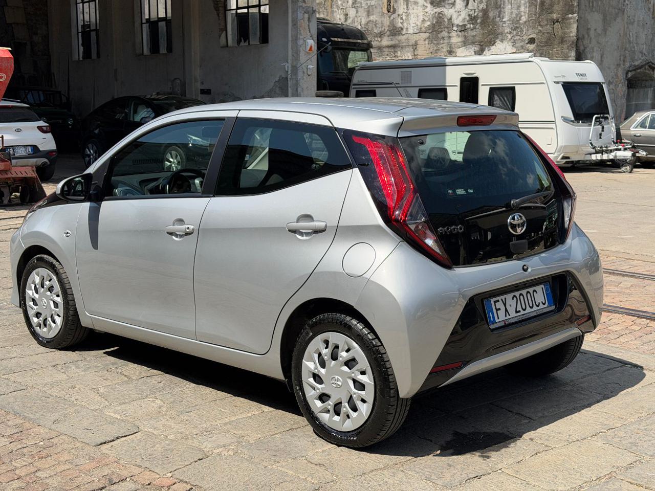 TOYOTA Aygo 1.0 VVT-i 72 CV 5 porte x-business MMT - 5