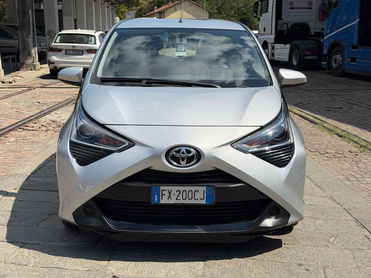 TOYOTA Aygo 1.0 VVT-i 72 CV 5 porte x-business MMT - 2