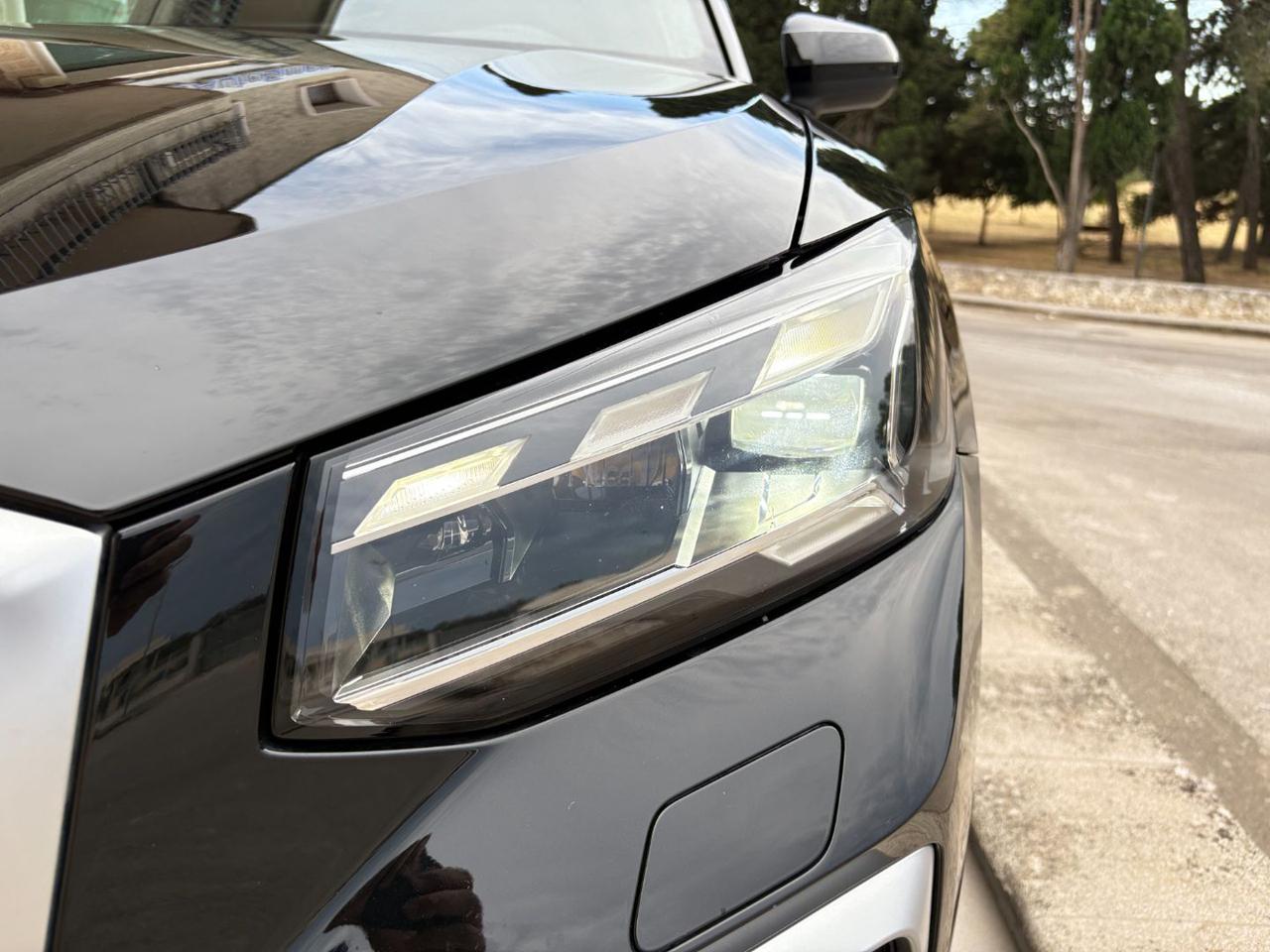 AUDI Q2 30 TDI S tronic Admired Advanced COCKPIT - 20