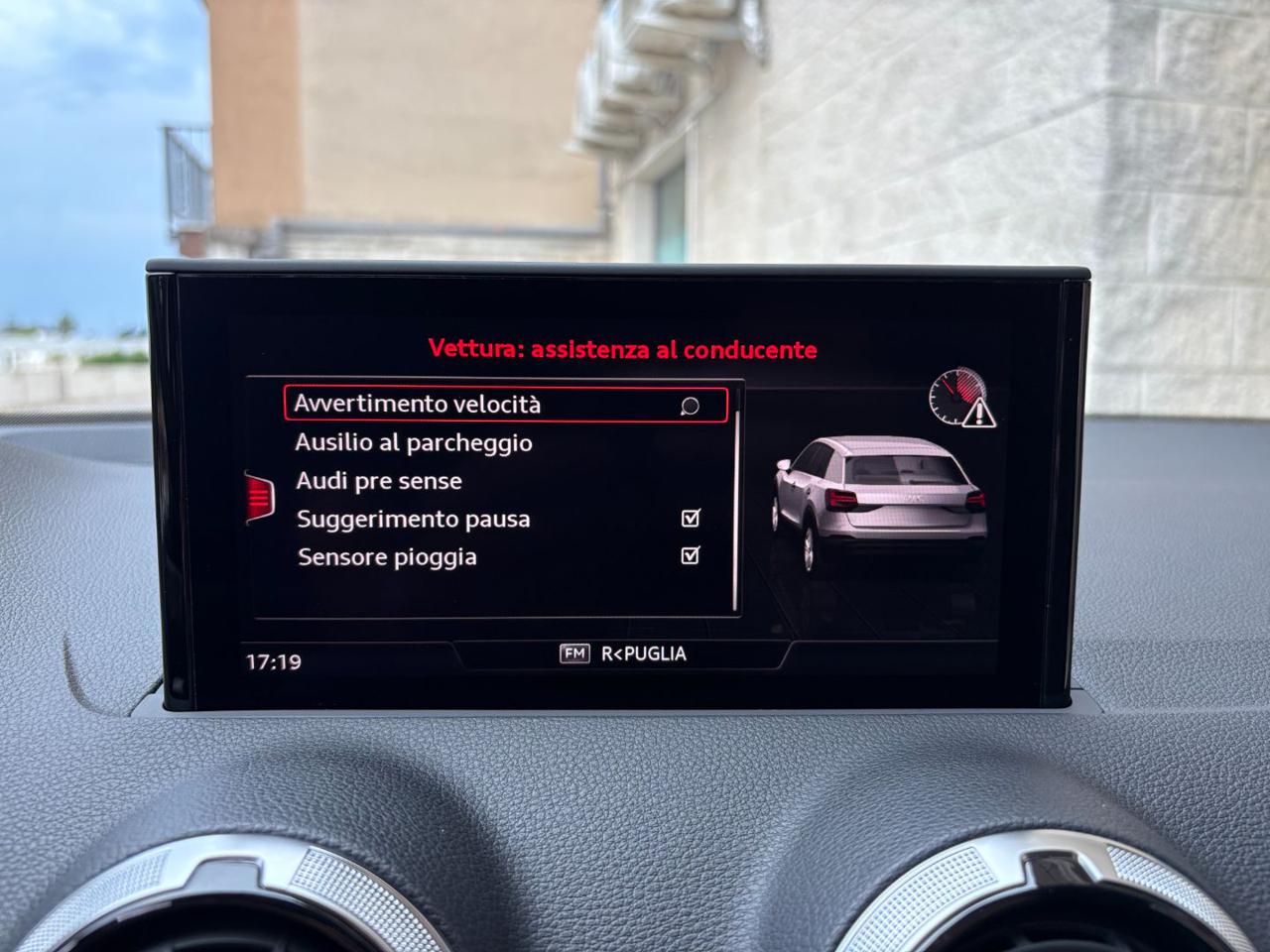 AUDI Q2 30 TDI S tronic Admired Advanced COCKPIT - 28