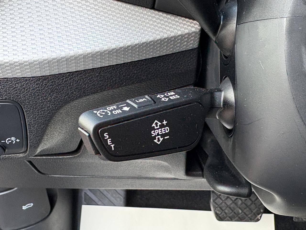 AUDI Q2 30 TDI S tronic Admired Advanced COCKPIT - 26