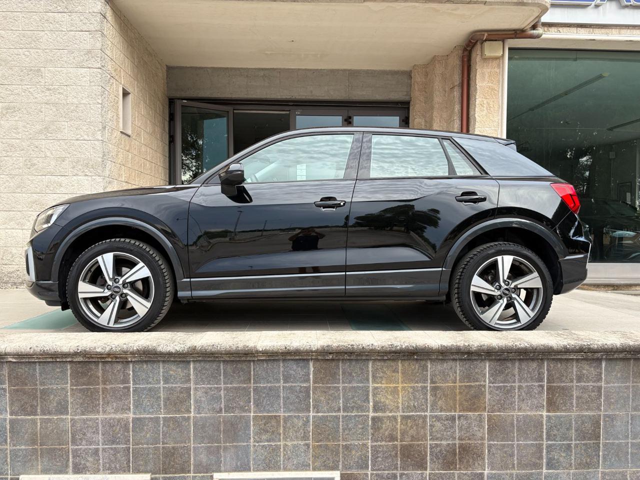 AUDI Q2 30 TDI S tronic Admired Advanced COCKPIT - 8
