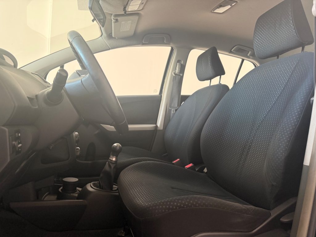 TOYOTA Yaris 1.0 5PORTE Sol - 18