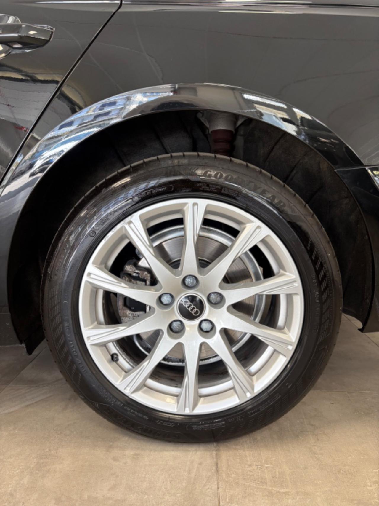 AUDI A4 Avant 35 TDI 163 CV S tronic Business FARI LED - 19