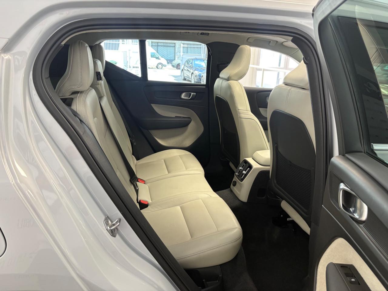 VOLVO XC40 T4 Recharge Plug-in Hybrid Inscription FULL LED - 19