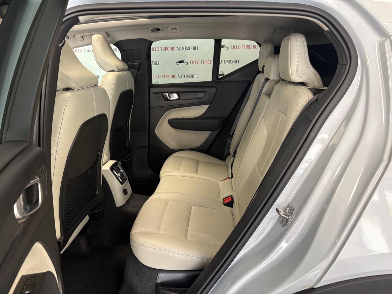 VOLVO XC40 T4 Recharge Plug-in Hybrid Inscription FULL LED - 8