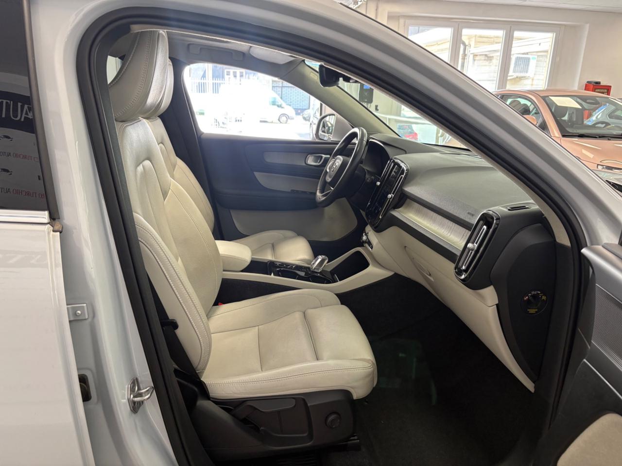 VOLVO XC40 T4 Recharge Plug-in Hybrid Inscription FULL LED - 18