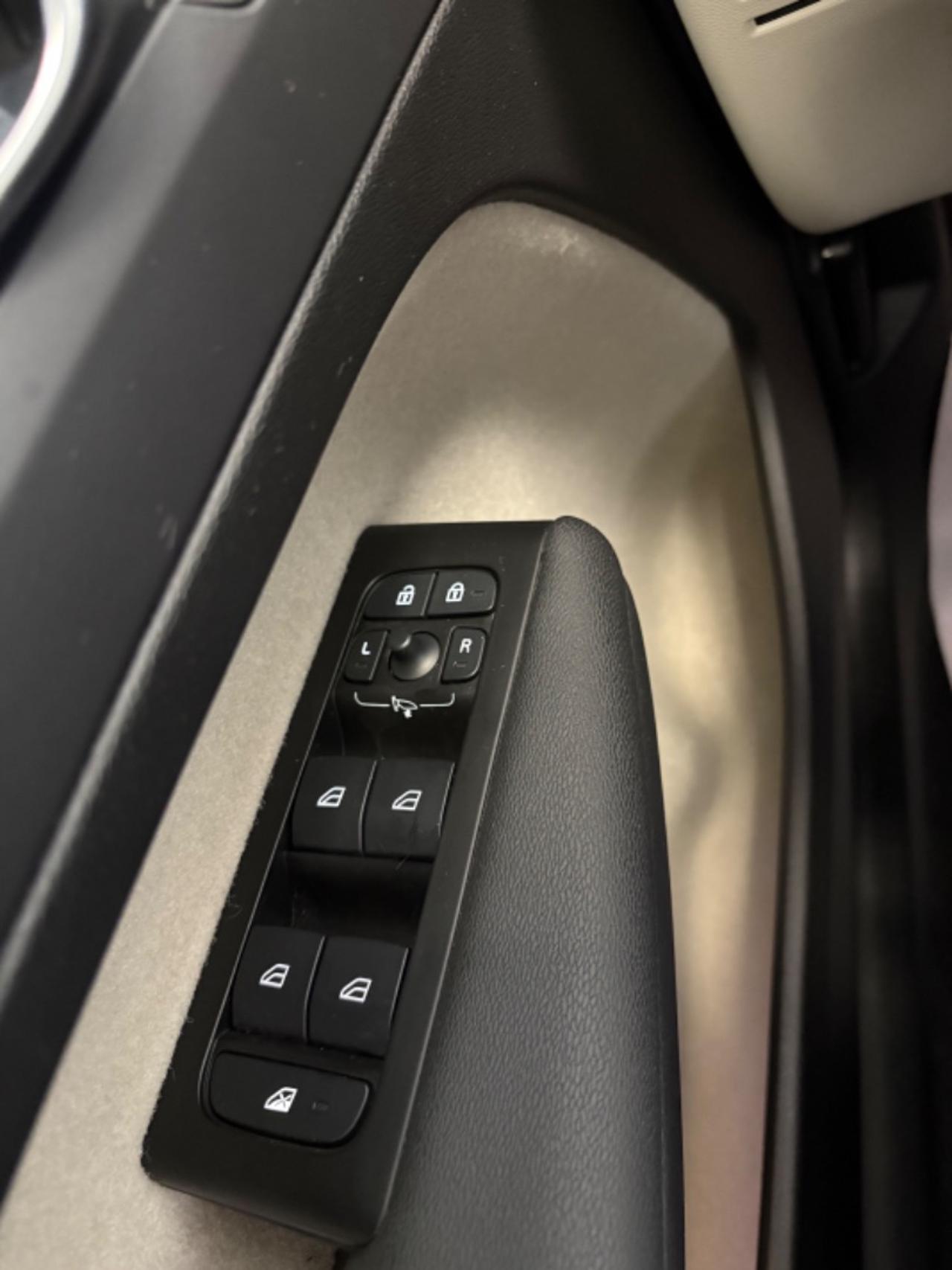 VOLVO XC40 T4 Recharge Plug-in Hybrid Inscription FULL LED - 11