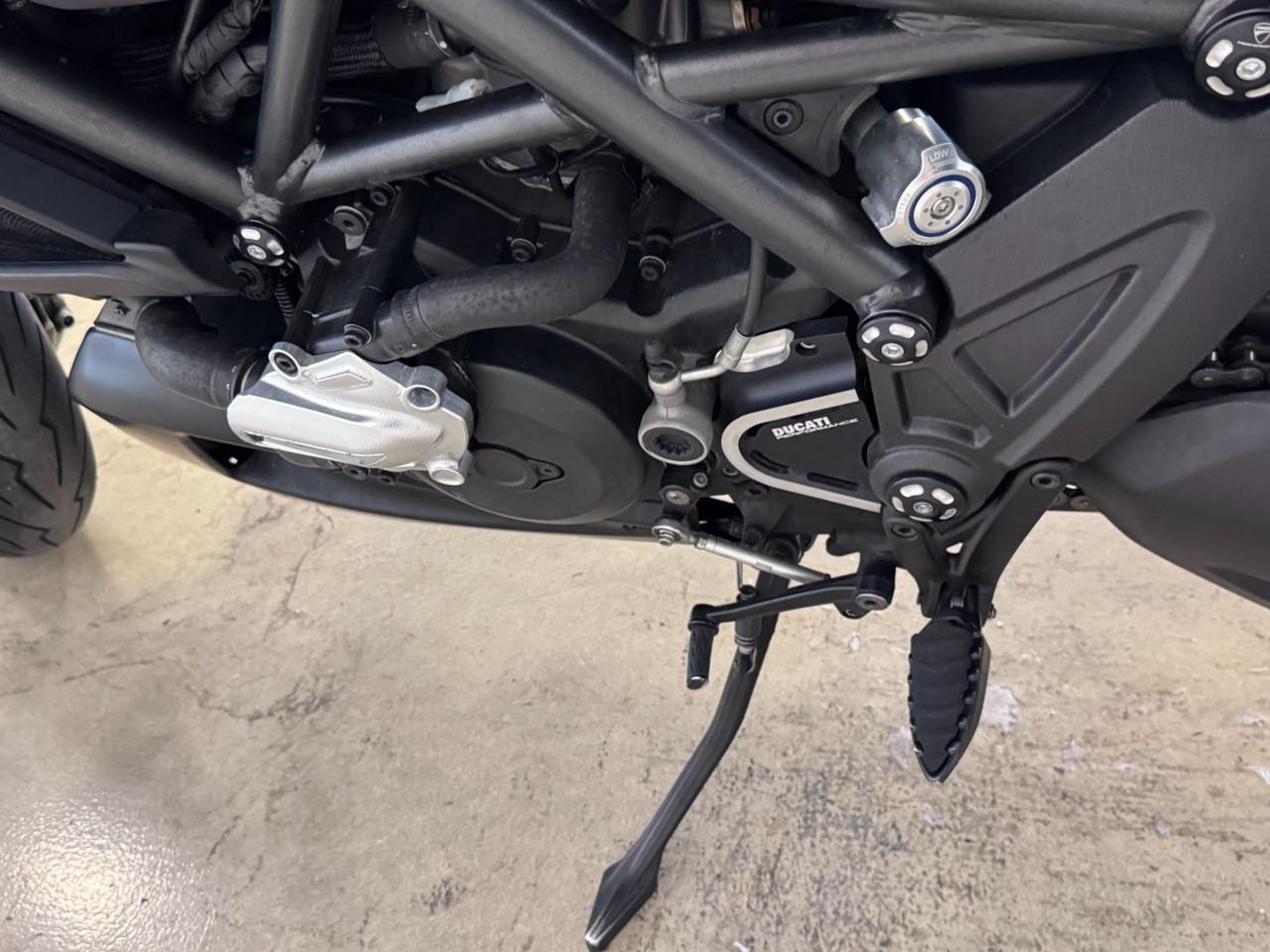 DUCATI Diavel 1200 CARBON - 8