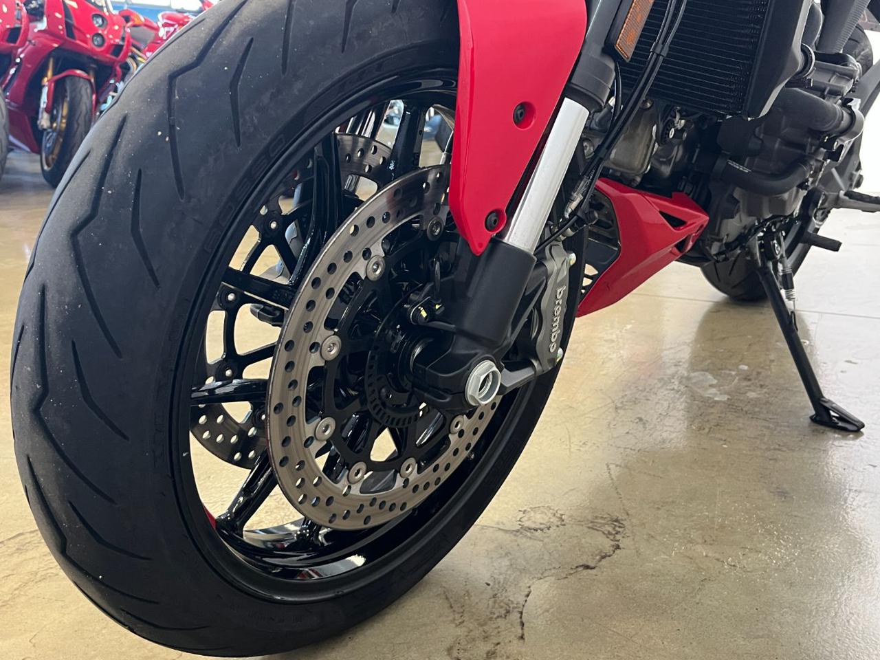 DUCATI Monster 937 PLUS RED - 3