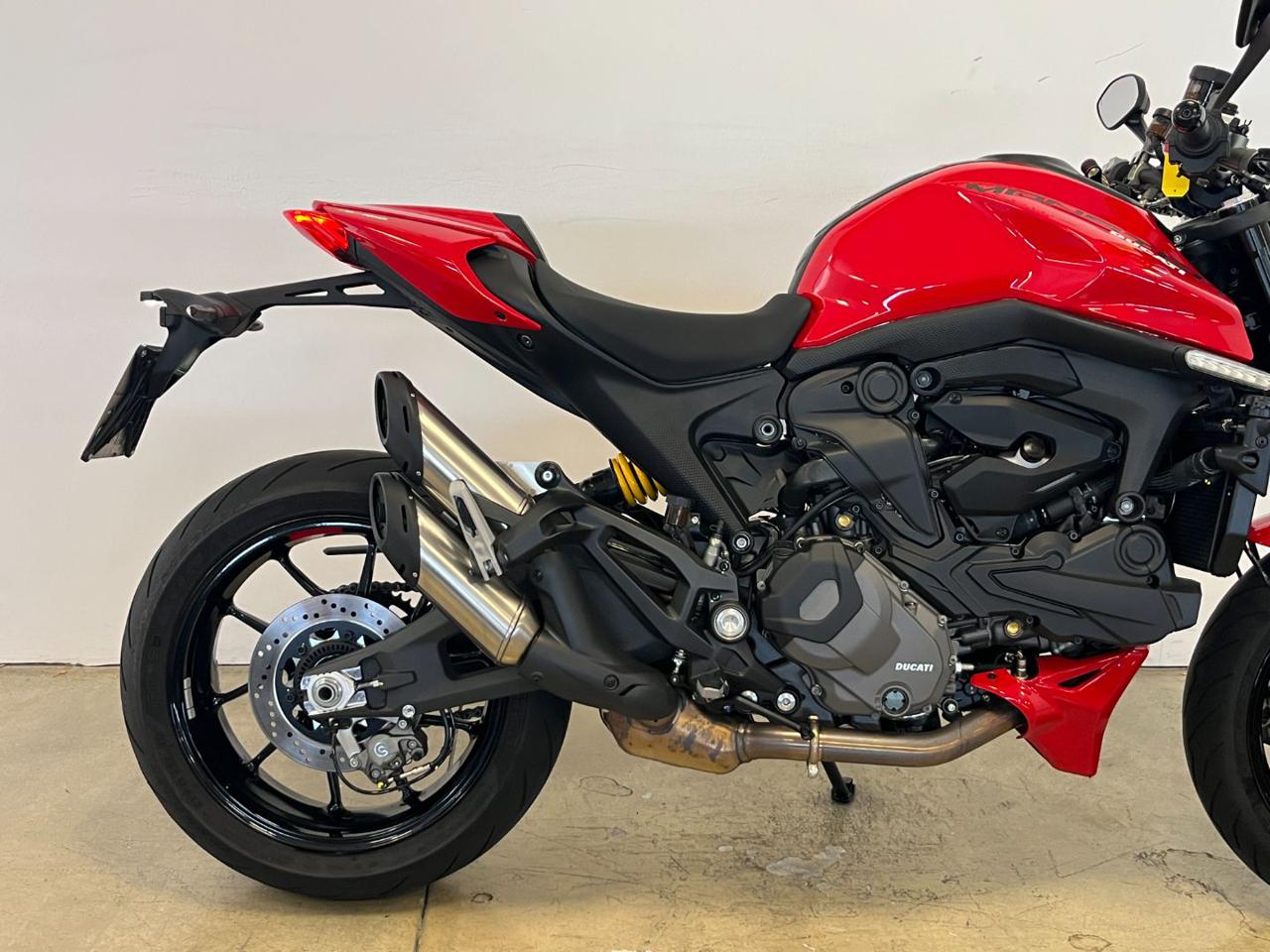 DUCATI Monster 937 PLUS RED - 6