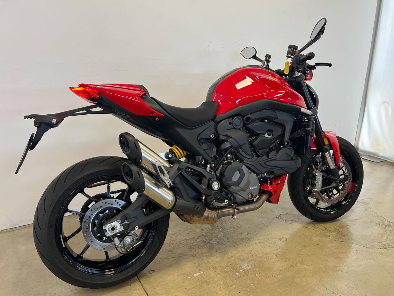 DUCATI Monster 937 PLUS RED - 7