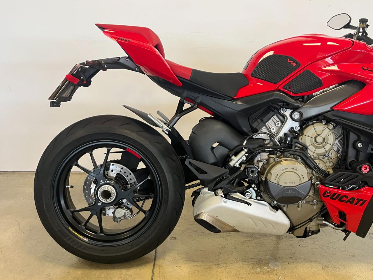 DUCATI Streetfighter V4 V4S RED - 6