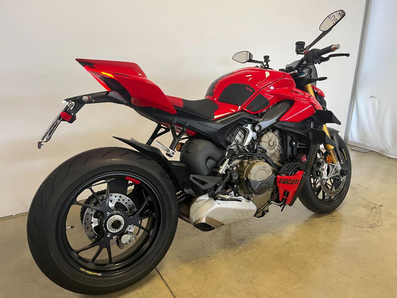 DUCATI Streetfighter V4 V4S RED - 7