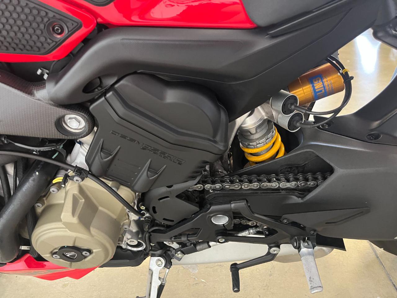DUCATI Streetfighter V4 V4S RED - 9