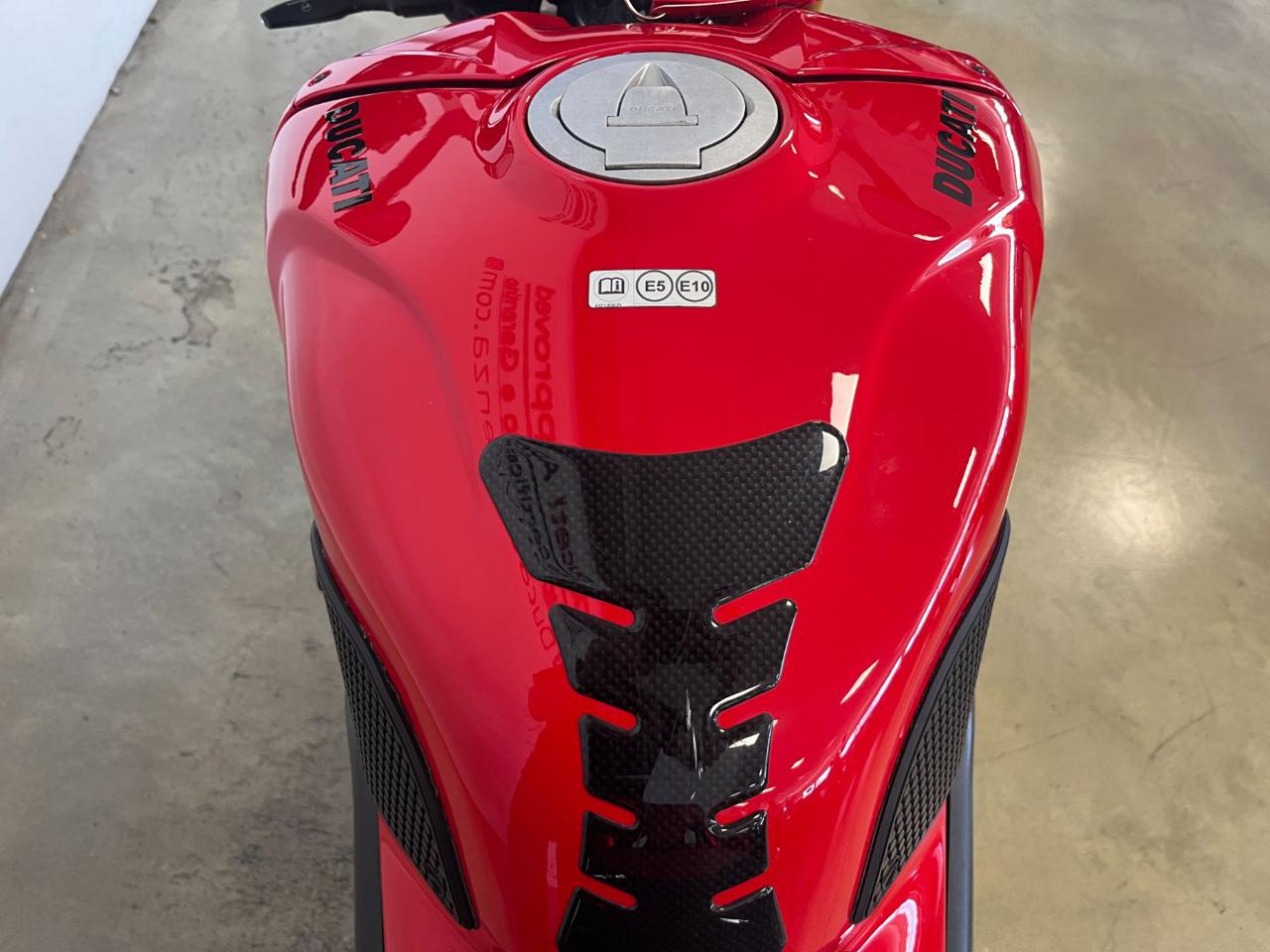 DUCATI Streetfighter V4 V4S RED - 10