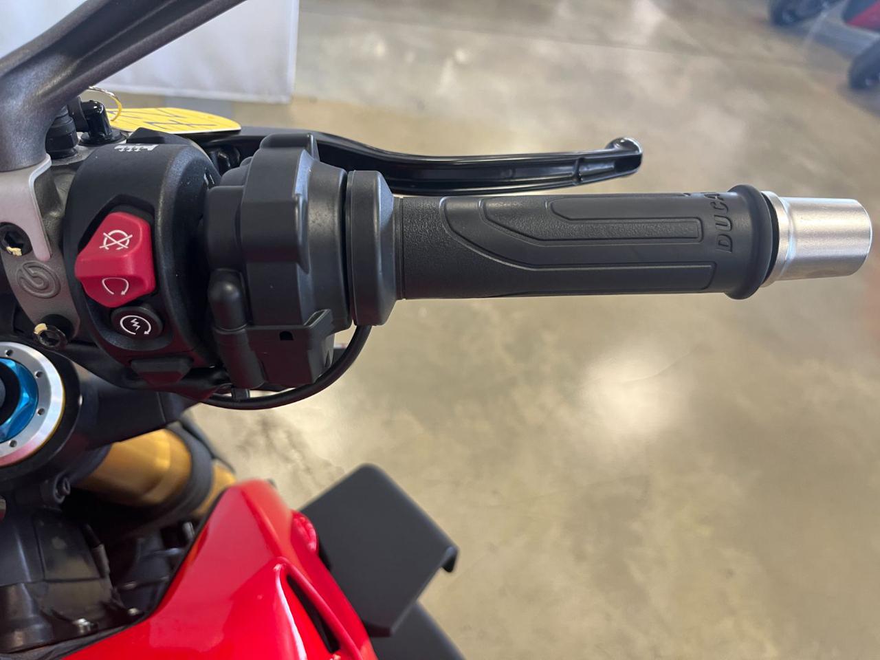 DUCATI Streetfighter V4 V4S RED - 11
