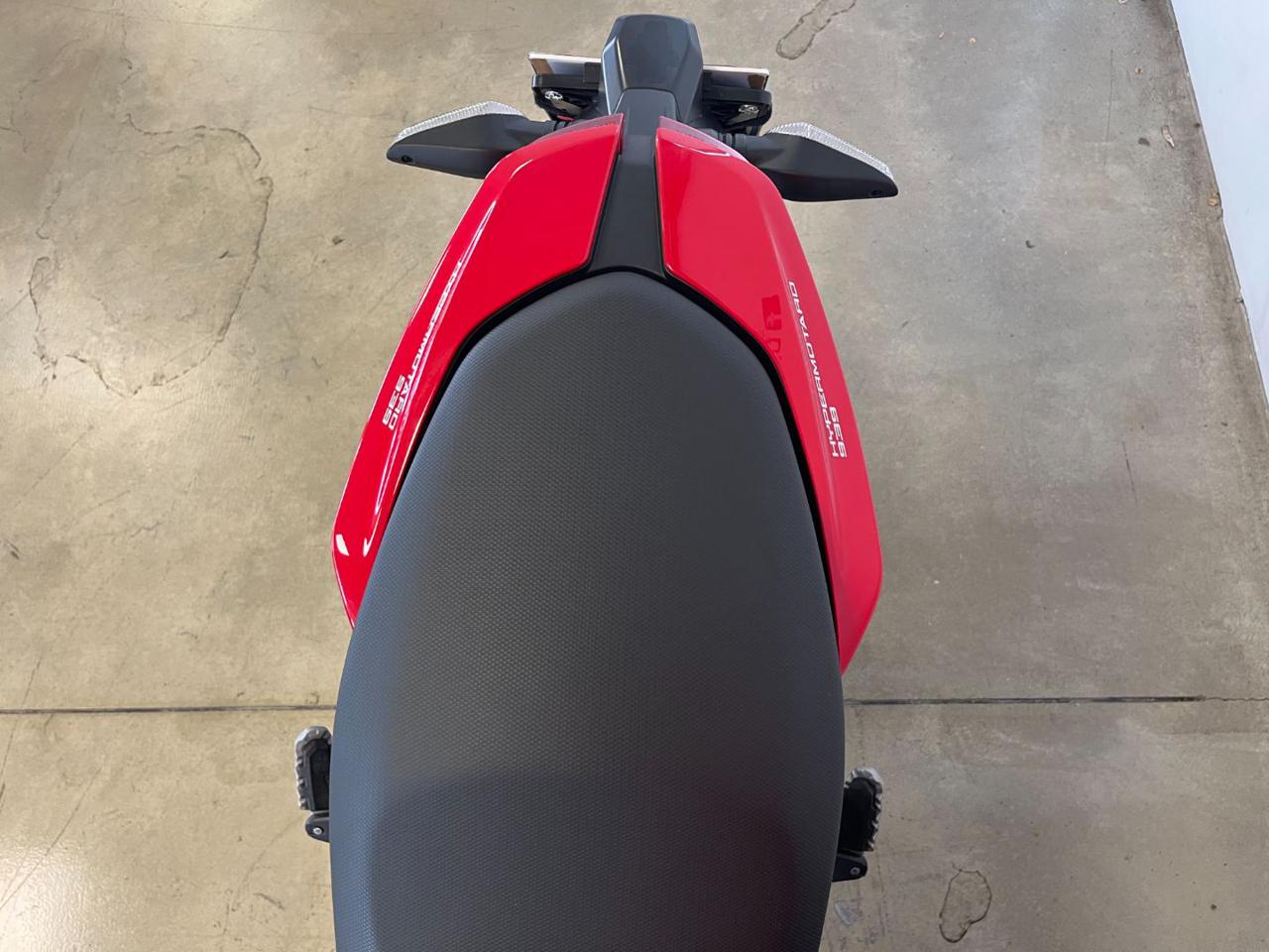 DUCATI Hypermotard 939 939 - 8
