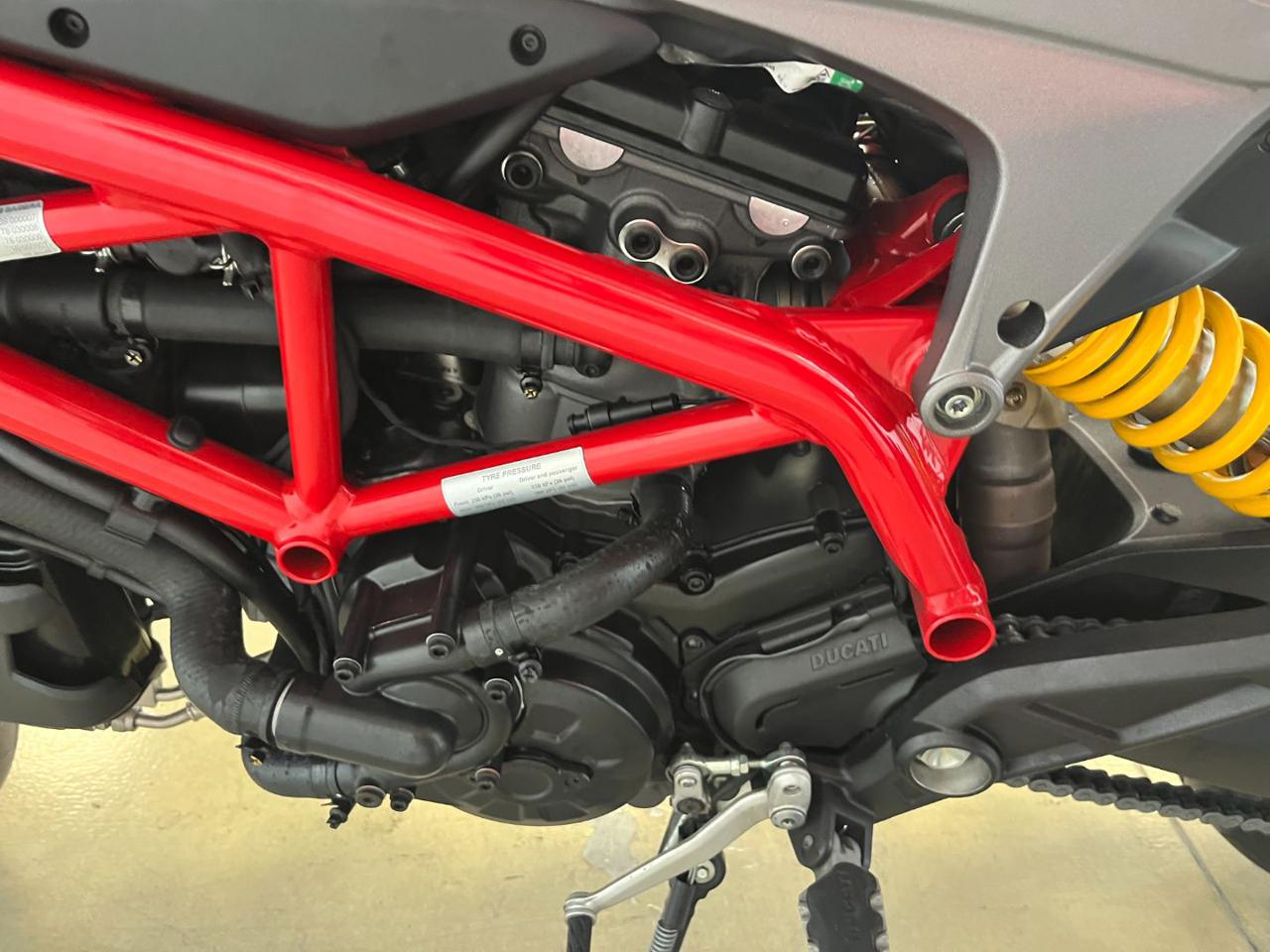 DUCATI Hypermotard 939 939 - 9