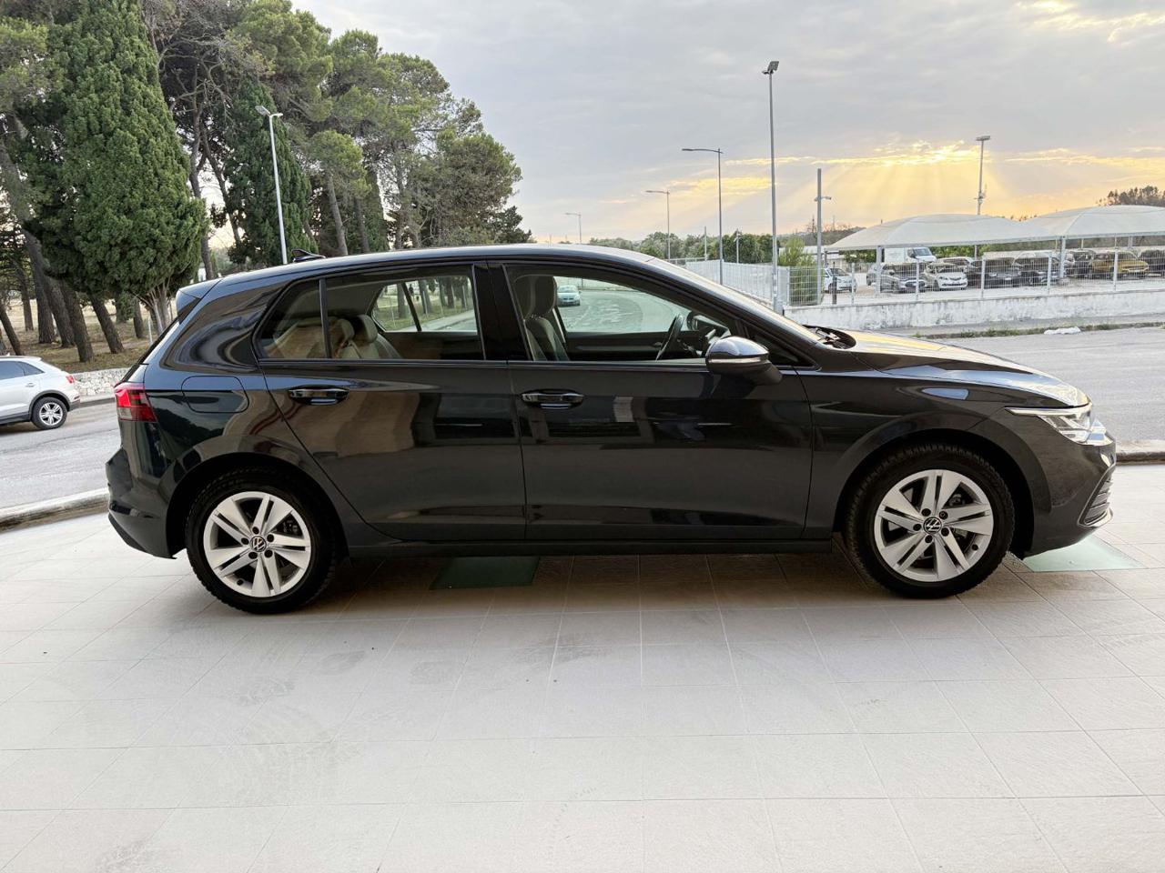 VOLKSWAGEN Golf 2.0 TDI 150 CV DSG SCR Life LUCI AMBIENTE - 4