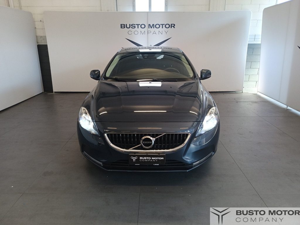 VOLVO V40 2.0 d2 R-design - 2
