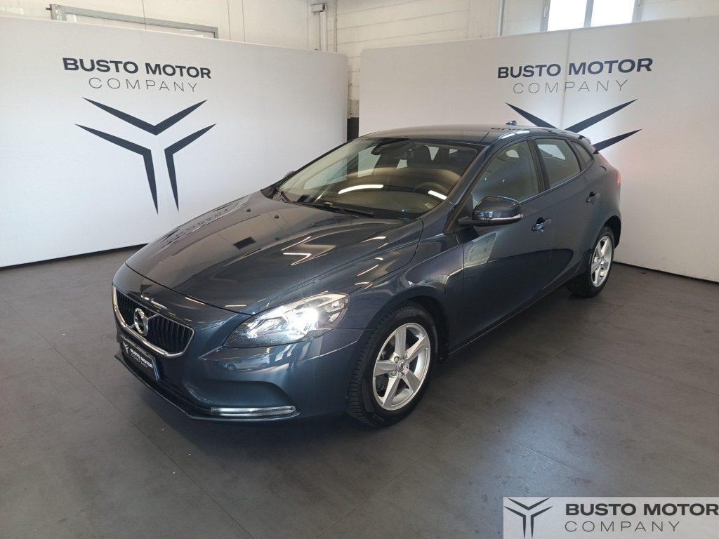 VOLVO V40 2.0 d2 R-design - 3