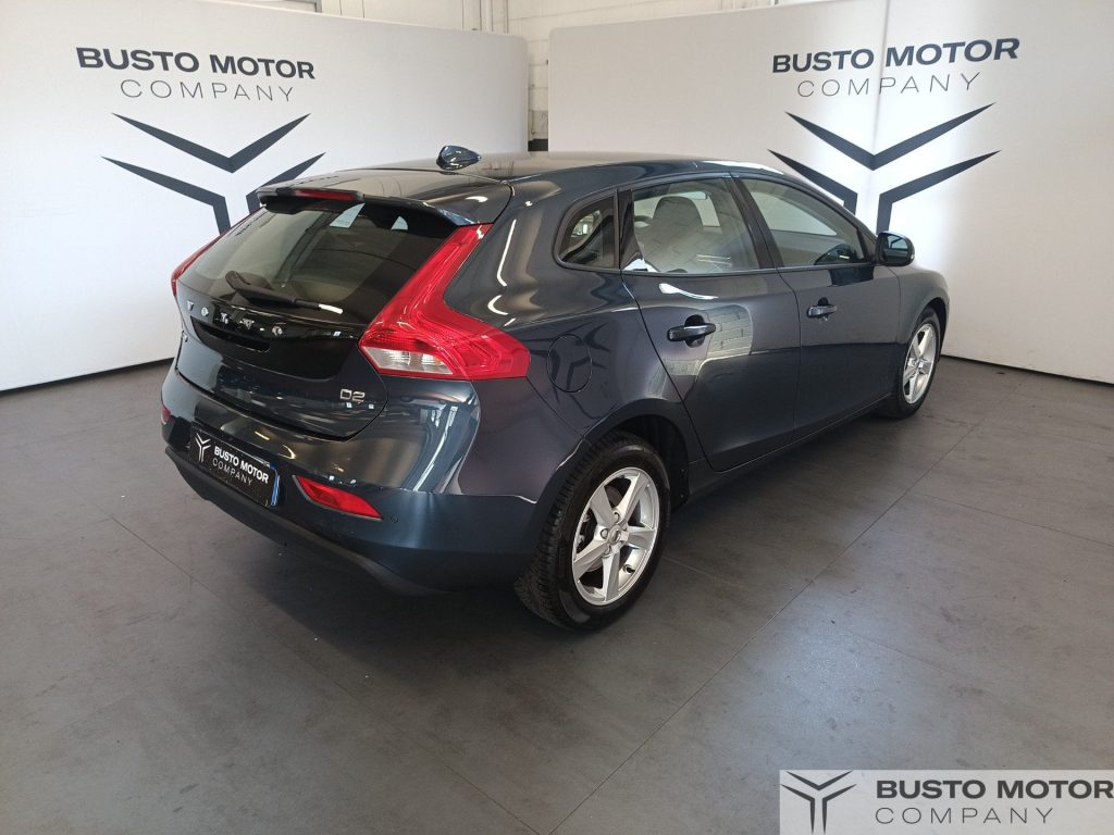 VOLVO V40 2.0 d2 R-design - 4