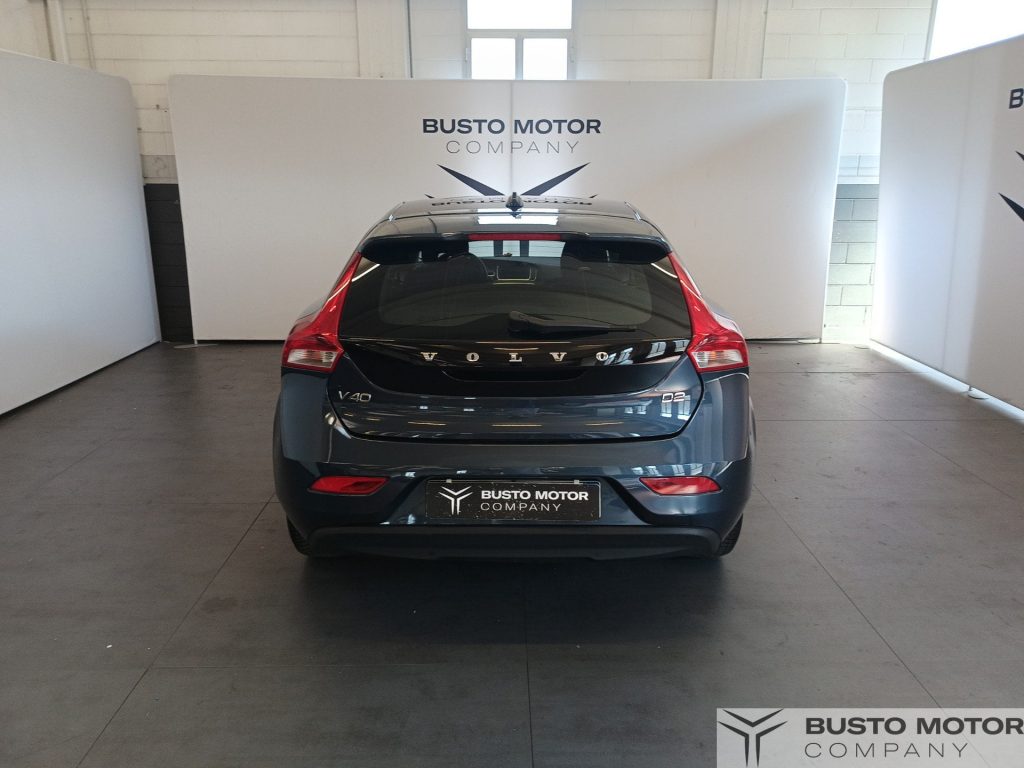 VOLVO V40 2.0 d2 R-design - 5