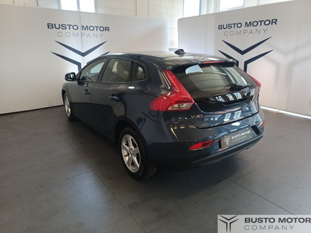 VOLVO V40 2.0 d2 R-design - 6