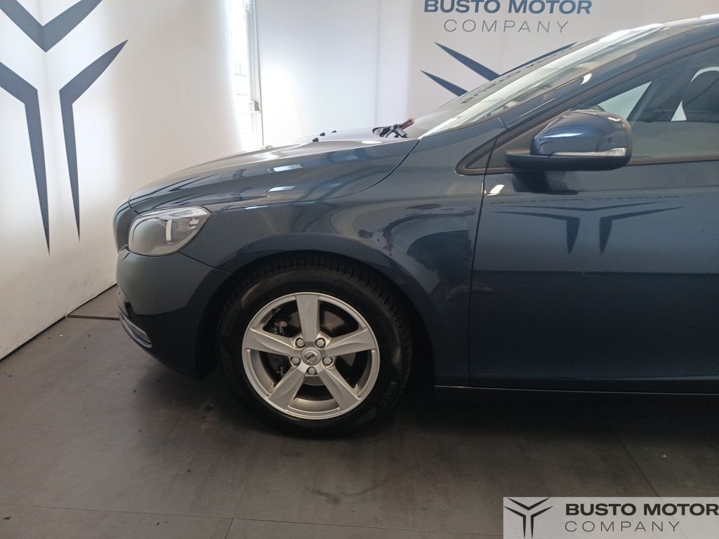 VOLVO V40 2.0 d2 R-design - 7