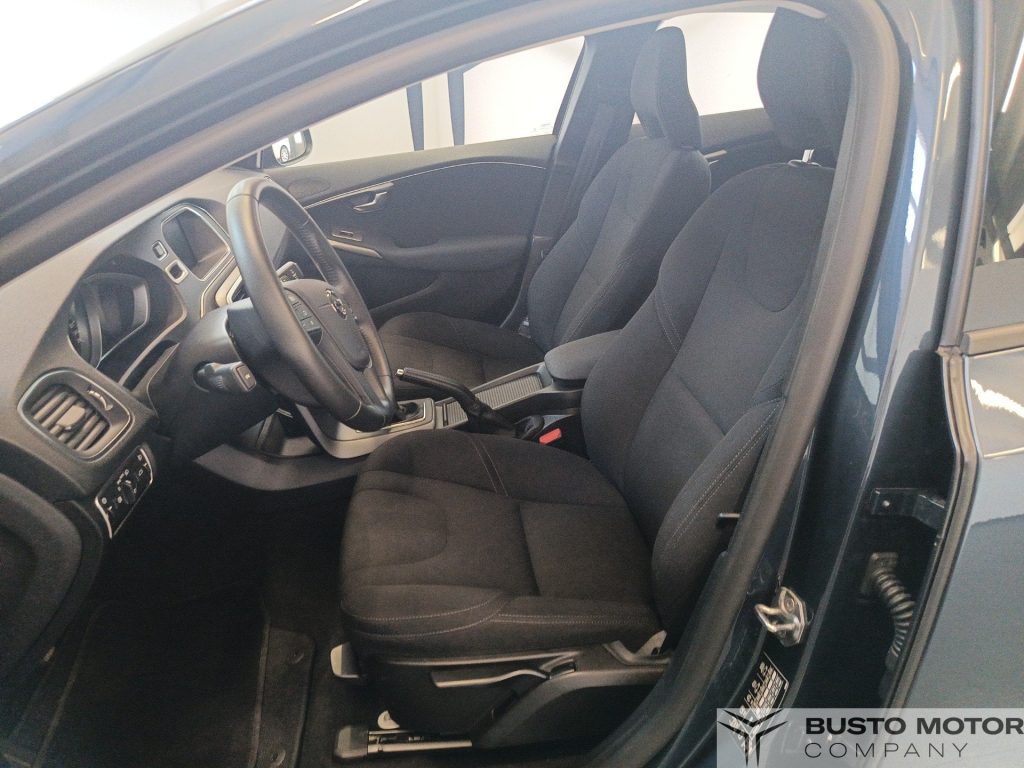 VOLVO V40 2.0 d2 R-design - 8