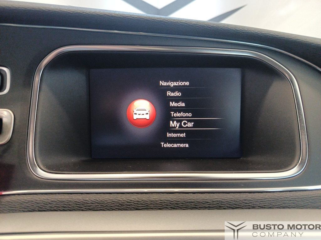 VOLVO V40 2.0 d2 R-design - 13