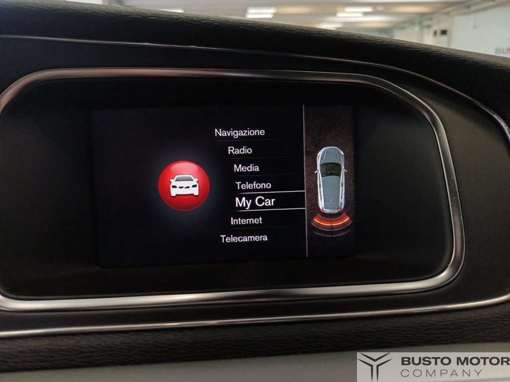 VOLVO V40 2.0 d2 R-design - 16