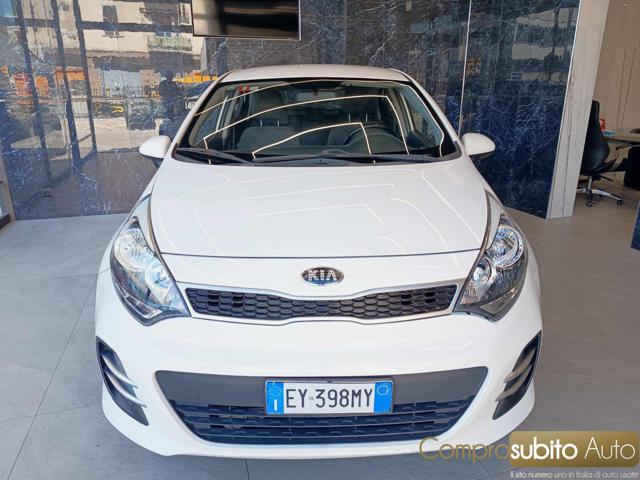 KIA Rio White pastel
