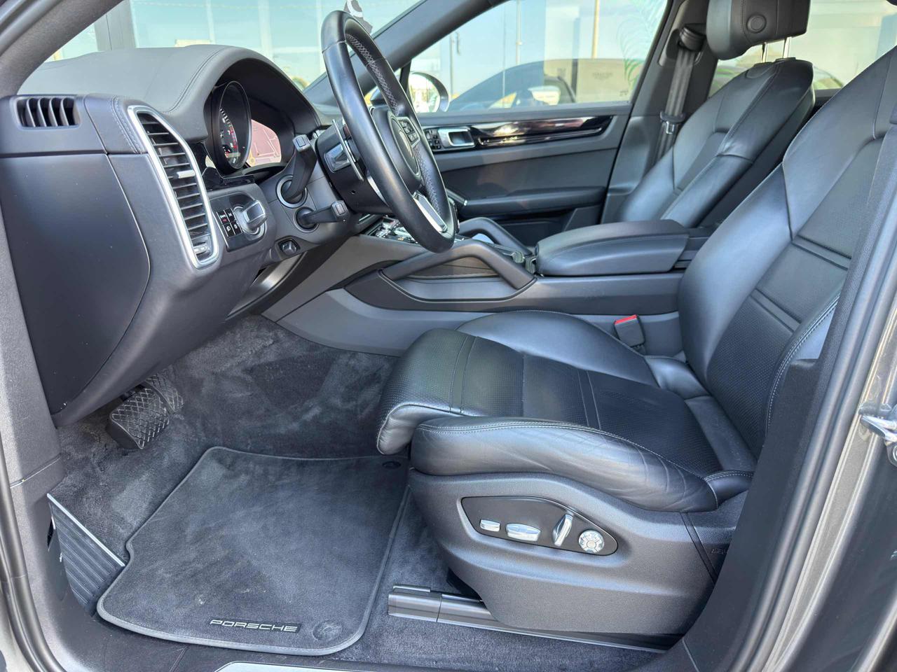 Clicca per ingrandire Cayenne - Coupé 3.0 V6 Hybrid EDITION BLACK