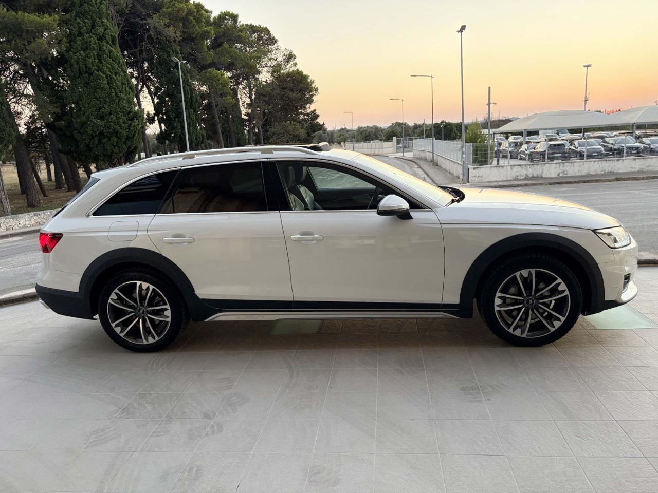 AUDI A4 allroad 40 TDI 204 CV S tronic Business Evolution TETTO. - 4
