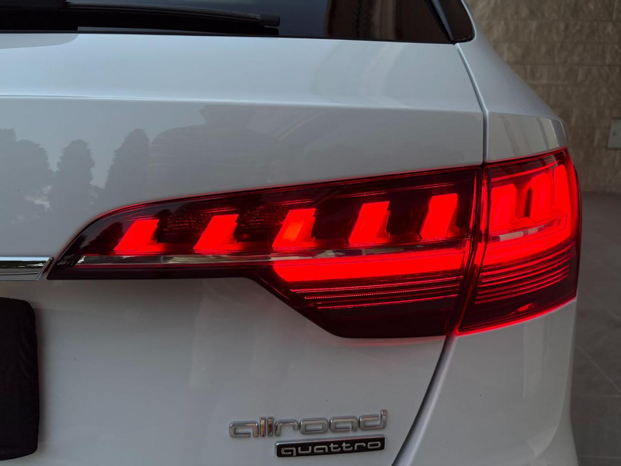 AUDI A4 allroad 40 TDI 204 CV S tronic Business Evolution TETTO. - 42