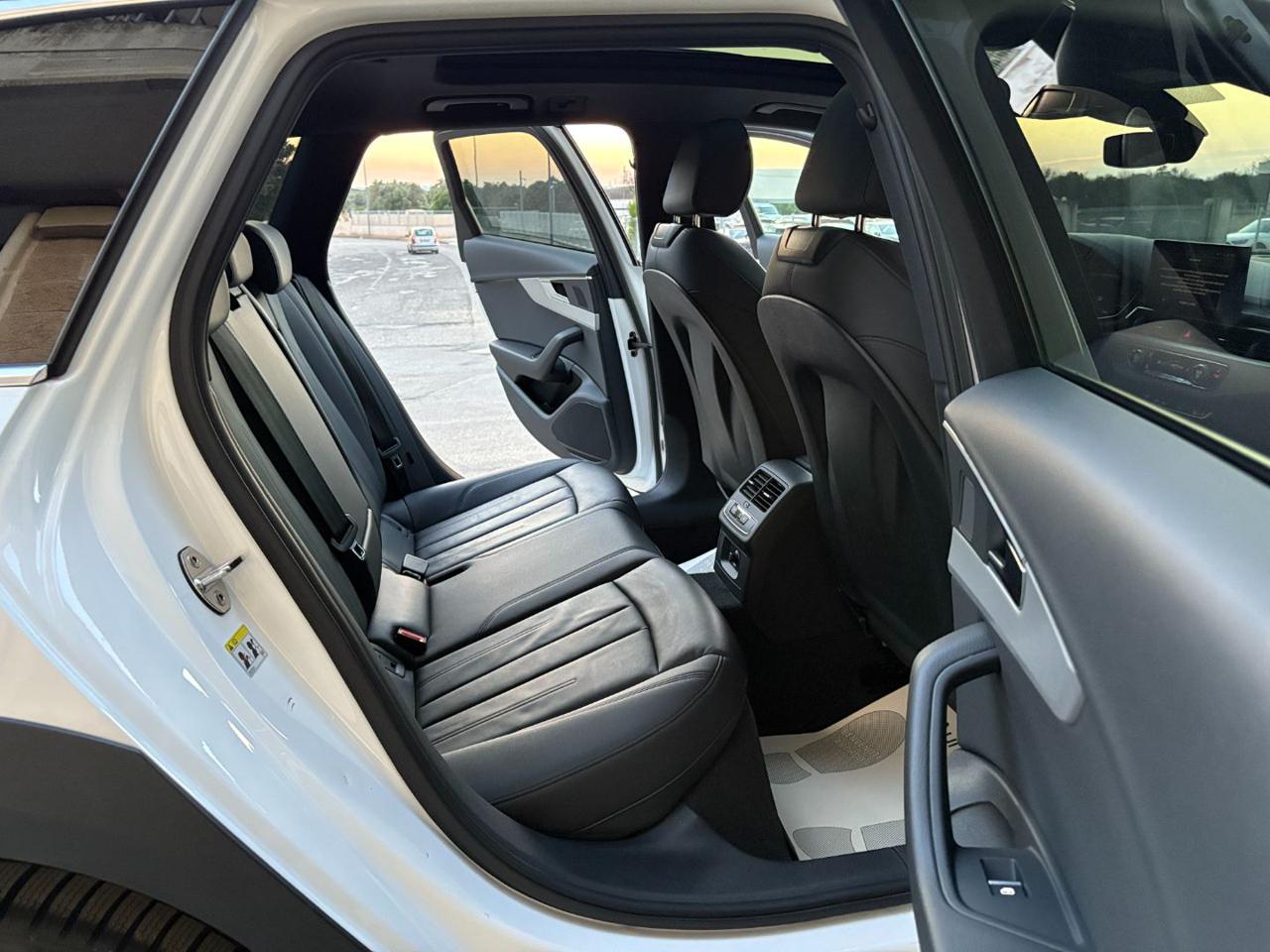 AUDI A4 allroad 40 TDI 204 CV S tronic Business Evolution TETTO. - 13