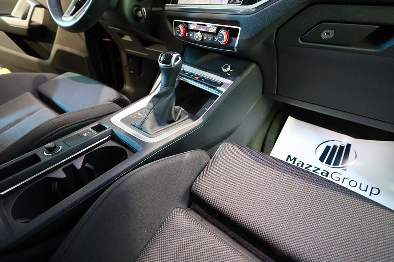 AUDI Q3 35 TDI S-Tronic Business - 32