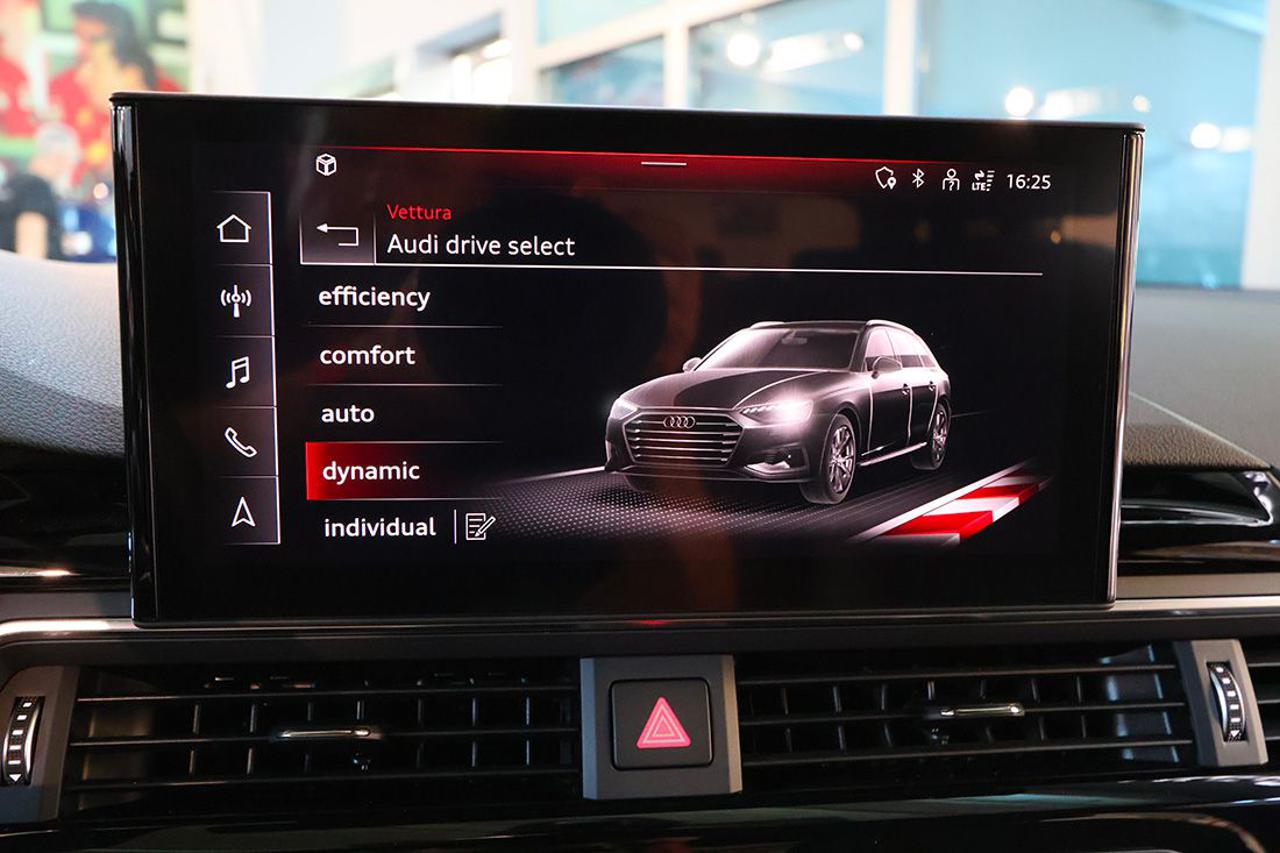 AUDI A4 40 TDI Avant Quattro S-Tronic S-Line - 27