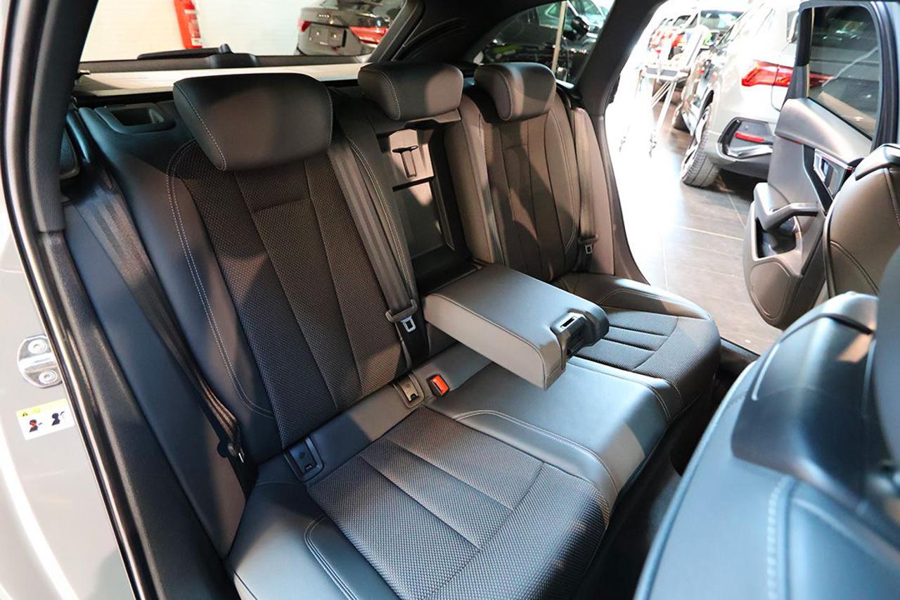 AUDI A4 40 TDI Avant Quattro S-Tronic S-Line - 20