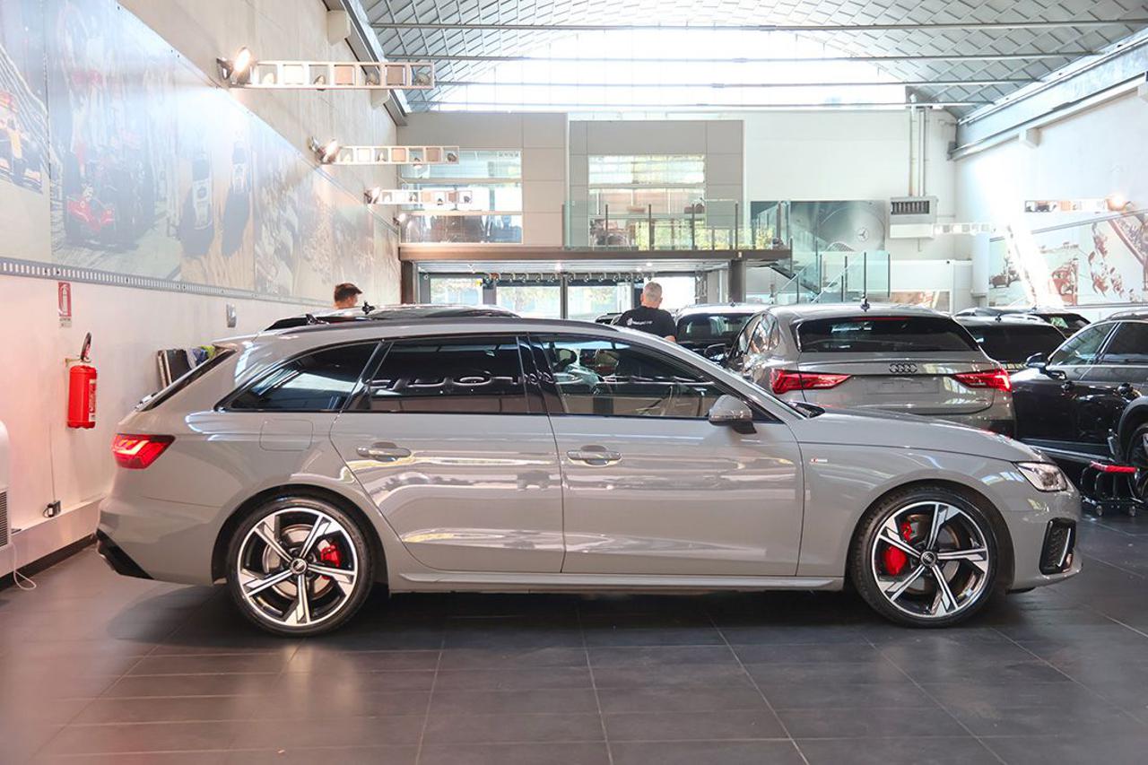 AUDI A4 40 TDI Avant Quattro S-Tronic S-Line - 2
